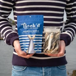 Totally Hook'd Freeze-Dried Herring Dog & Cat Treats (2 oz)